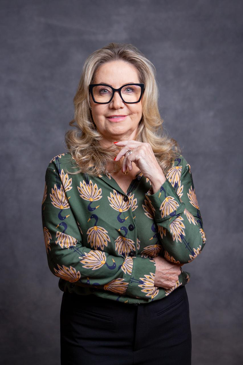 Dra. Nara Lucia Kuhn Soares